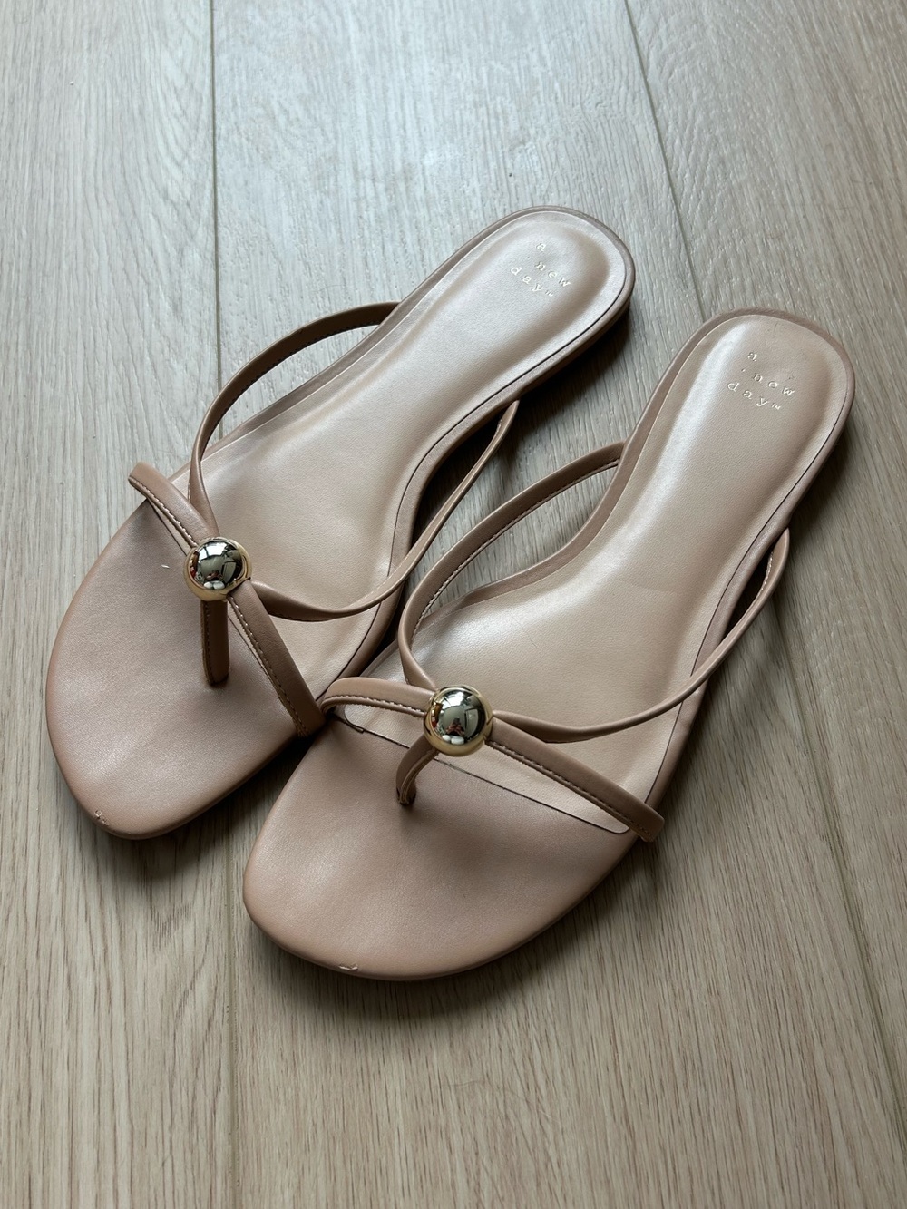 A New Day Nude Blush Strappy Thong Flat Sandals Gold Detail Size 10